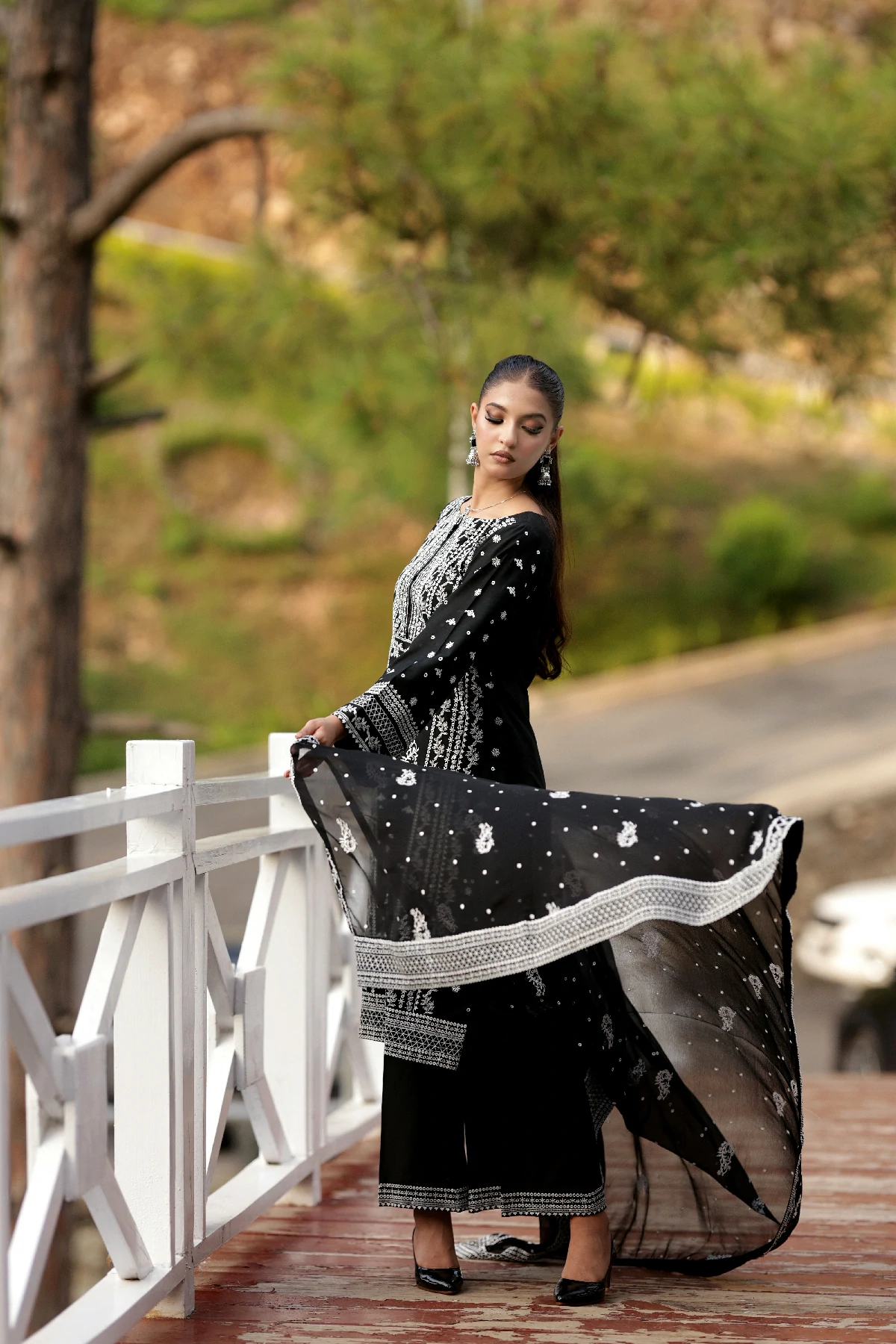 Naqsh-e-Hamayal, Signature Pret - Image 3