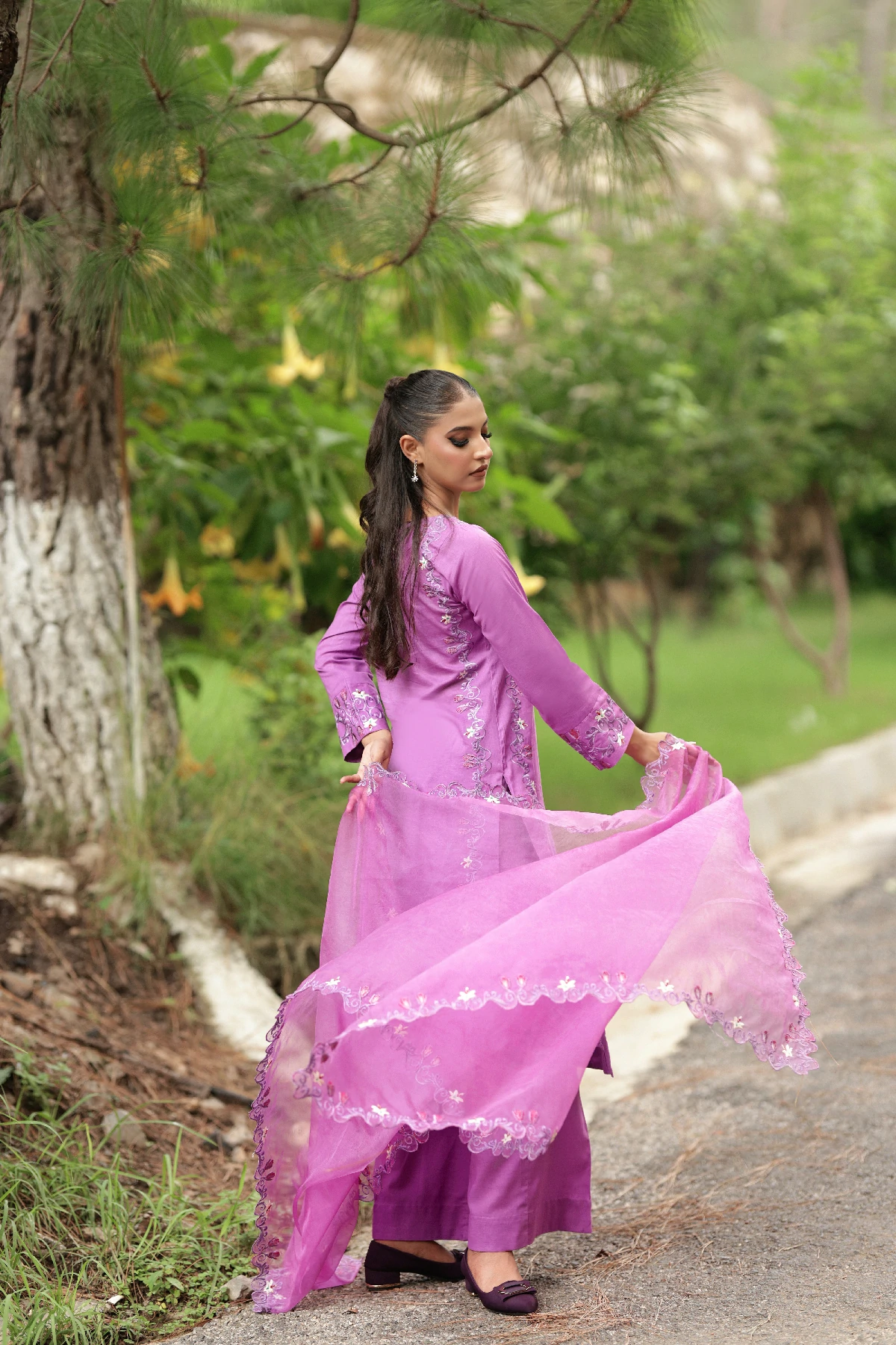 Mehek, Festive Pret - Image 4