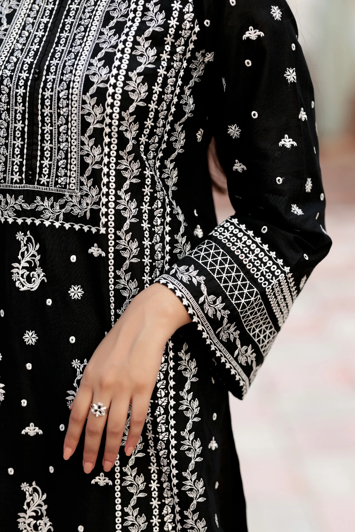 Naqsh-e-Hamayal, Signature Pret - Image 6